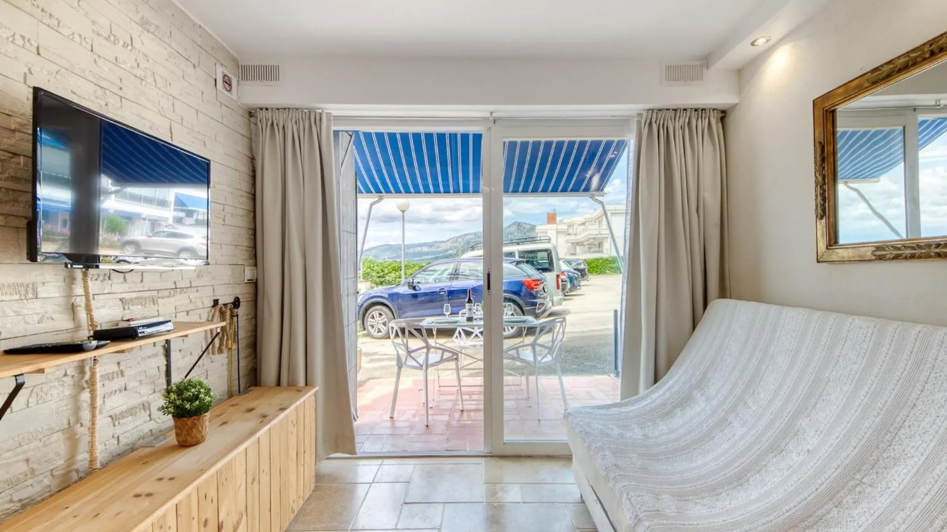 רוזס Apartment With Balcony